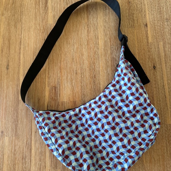 BAGGU Wavy Gingham Blue Medium Nylon Crescent Bag - Picture 2 of 2